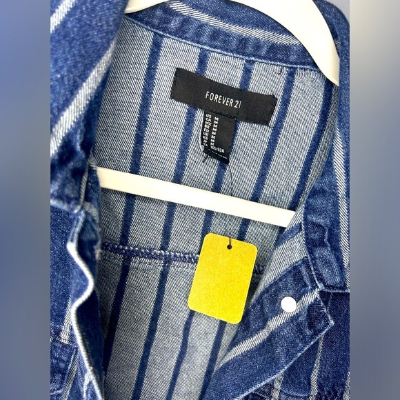 Forever 21 Denim Stripped Cropped Jacket-  Size Medium - NWT Jean Jacket - Picture 3 of 4